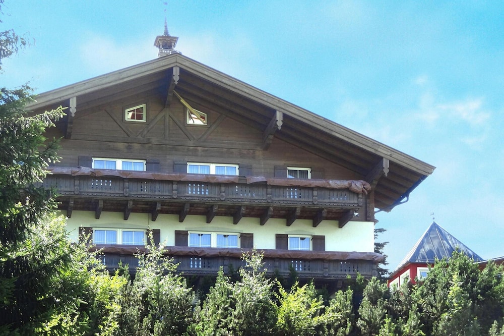 Chalet in Dienten by Ski Slopes & Wellness