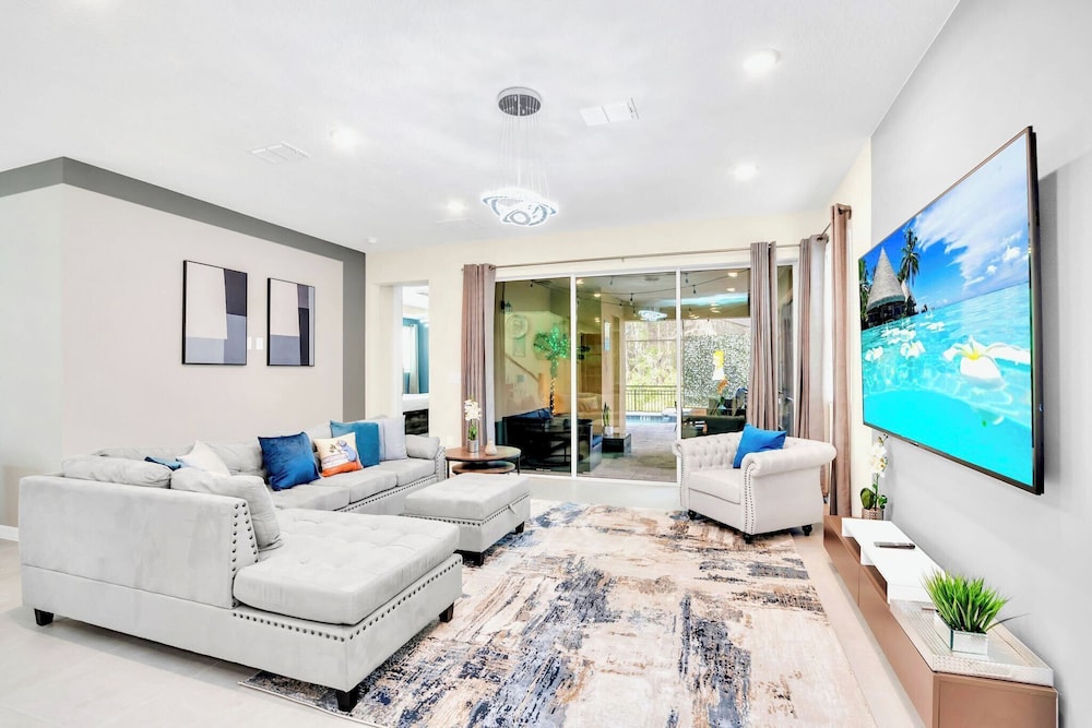 Spectacular 7BR Home w Pool & Arcade Near Disney