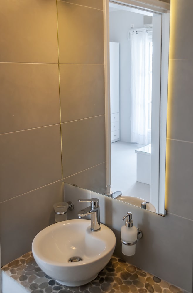 Milos Bay Suites