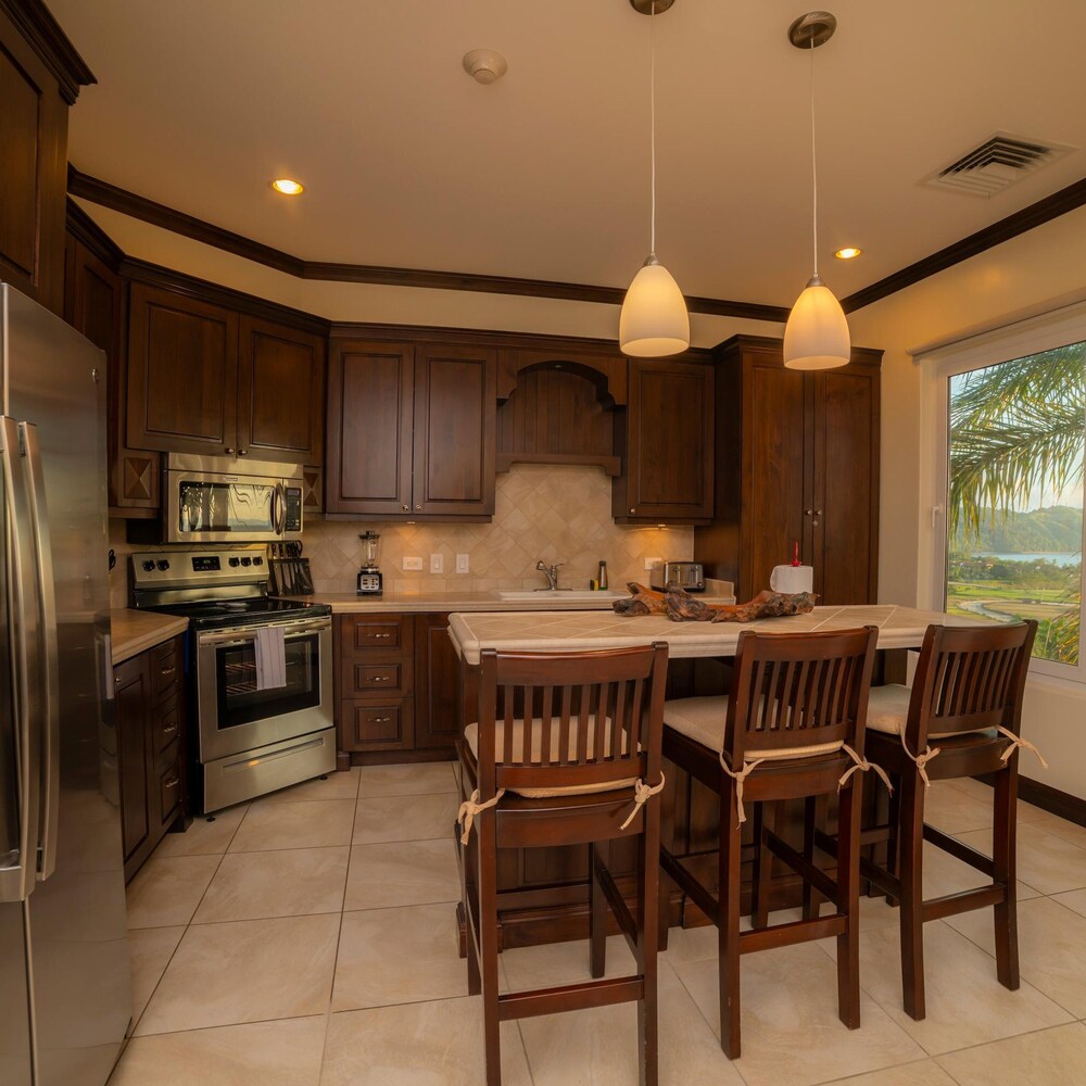Altavista 5A 3 bdr 3 Bath Ocean View view 4