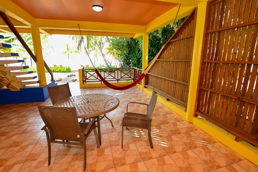 Coconut Row Boutique Hotel