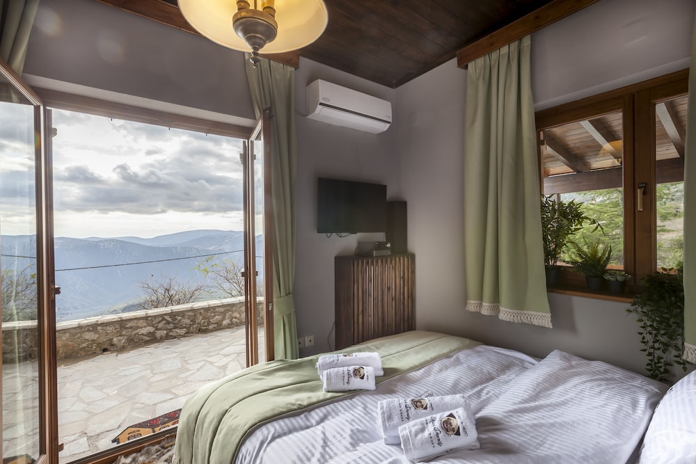 Rock Dandy Deluxe Chalet | Fireplace & Sauna