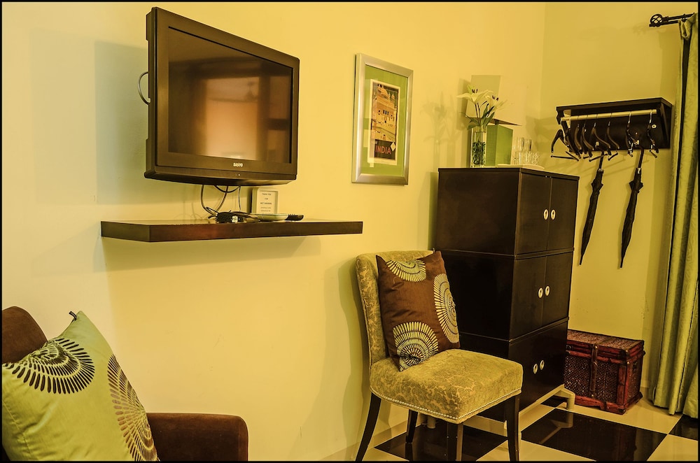 Ochenta Y Dos an urban bed & breakfast