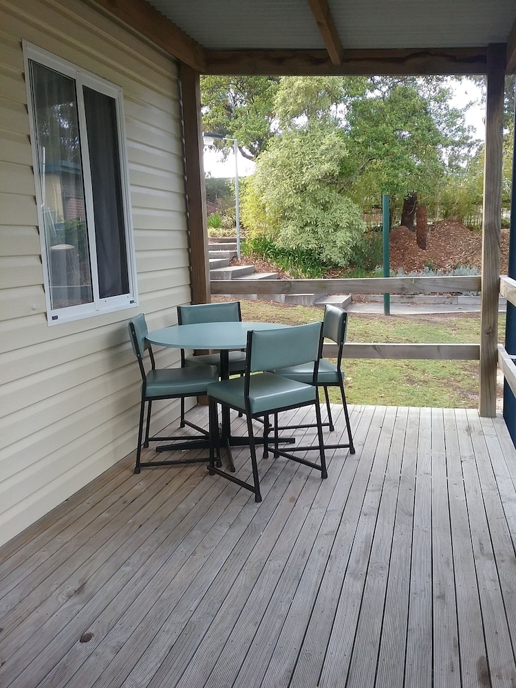 Lakes Caravilla Caravan Park