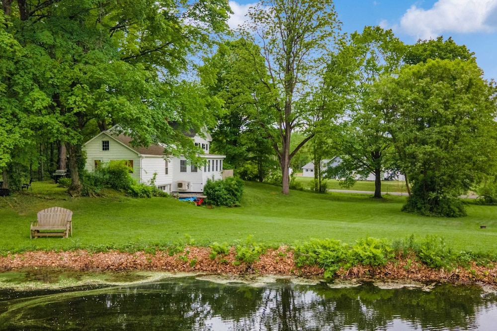 Pondfront Gem Minutes From Hudsons Best Shops & Cafes The Stillwater House