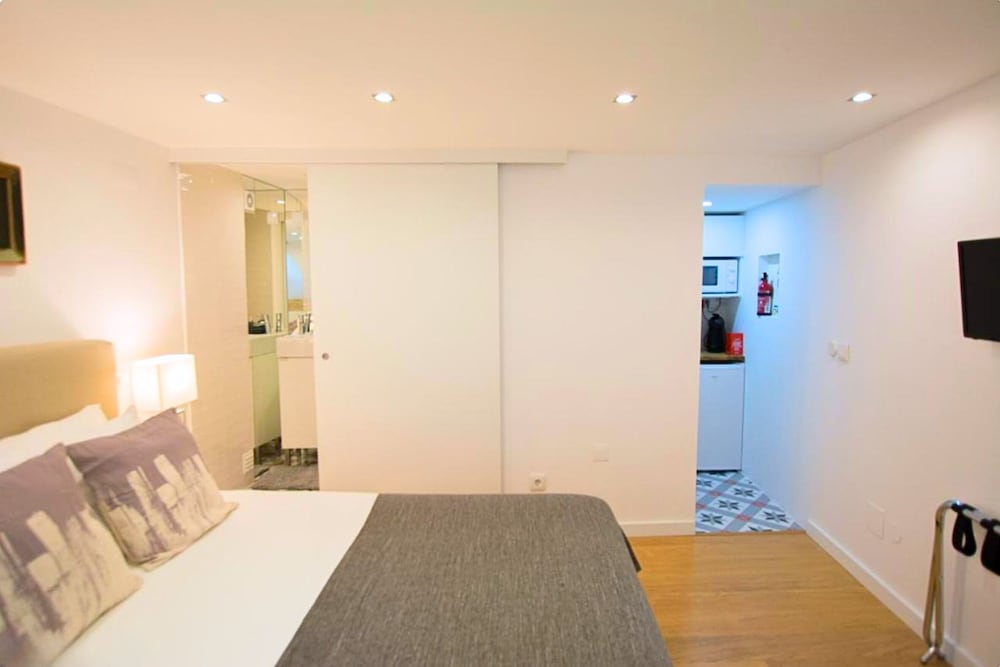 Alfama Steps Cozy Basement Studio