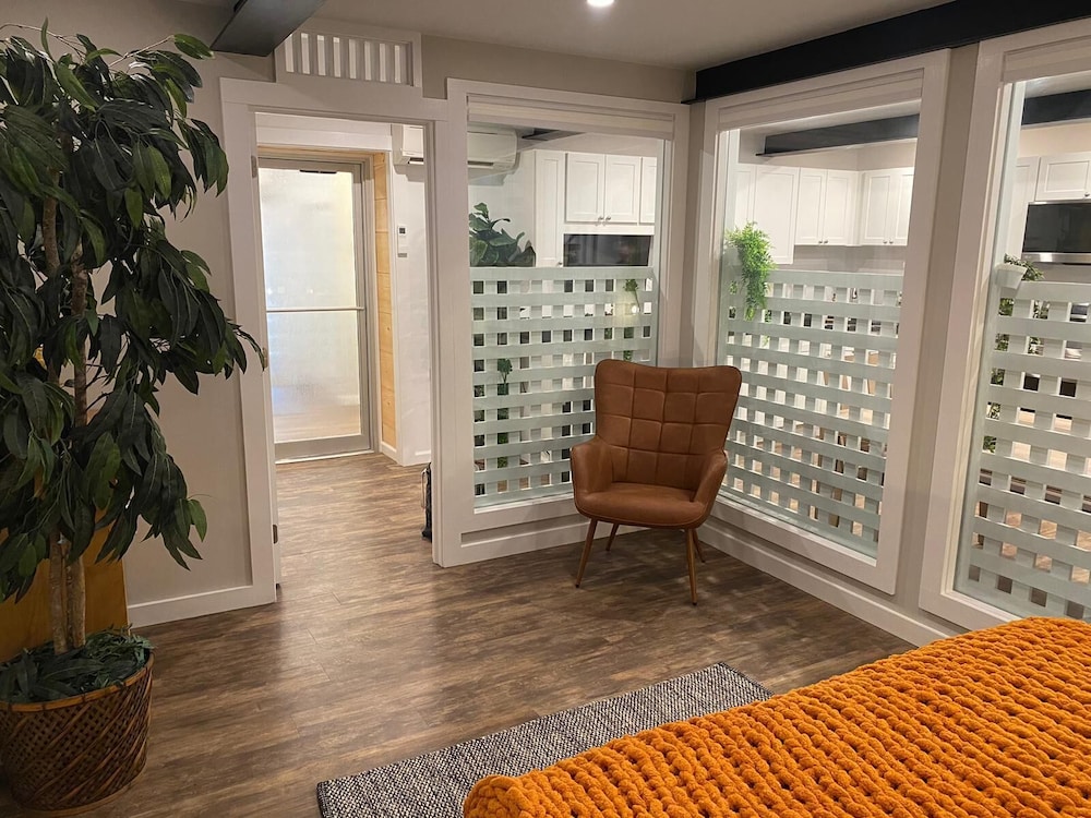 Brattleboro Vacations - Vermont Mirror House - Property Image 18