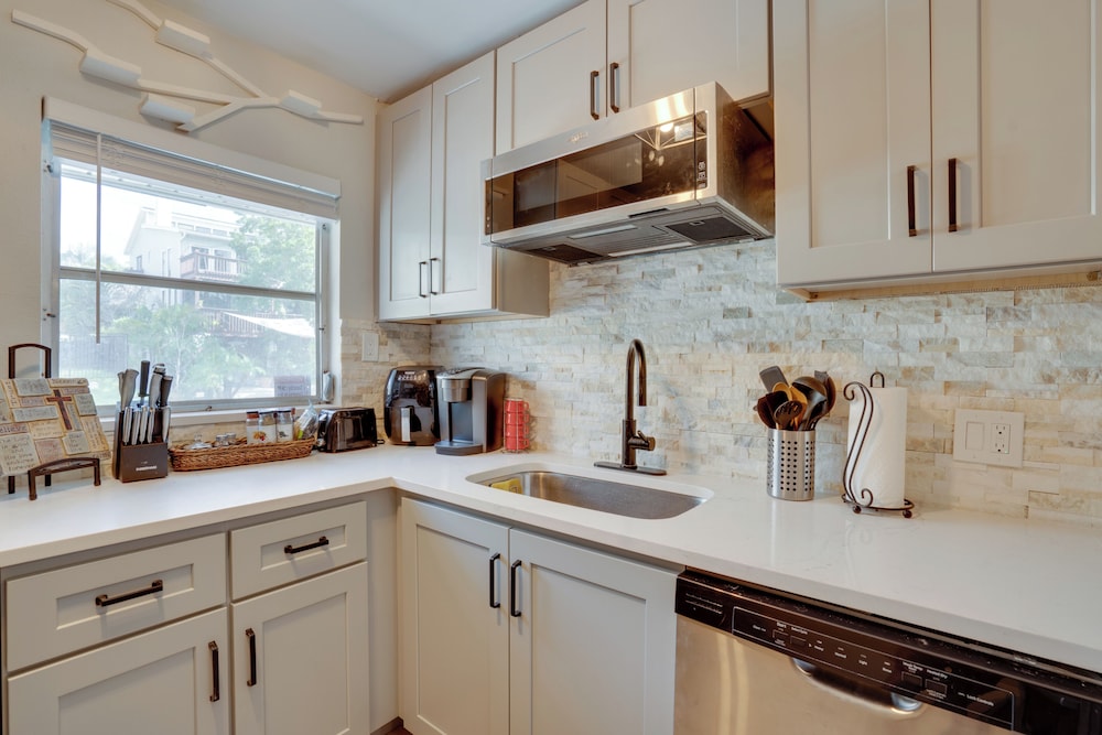 Walk to Redington Beach: Renovated Duplex w/ Patio