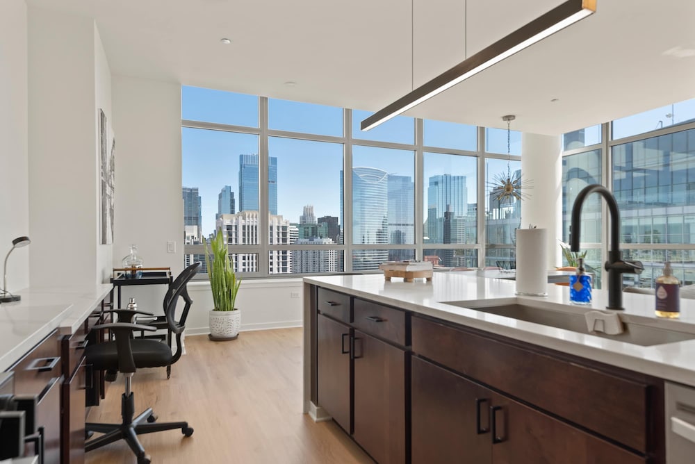 Group Stay 3 Penthouses in the Same Building
