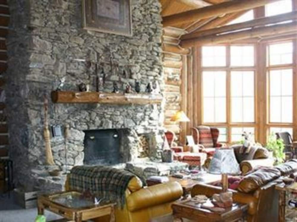 Wildberry Lodge view 3