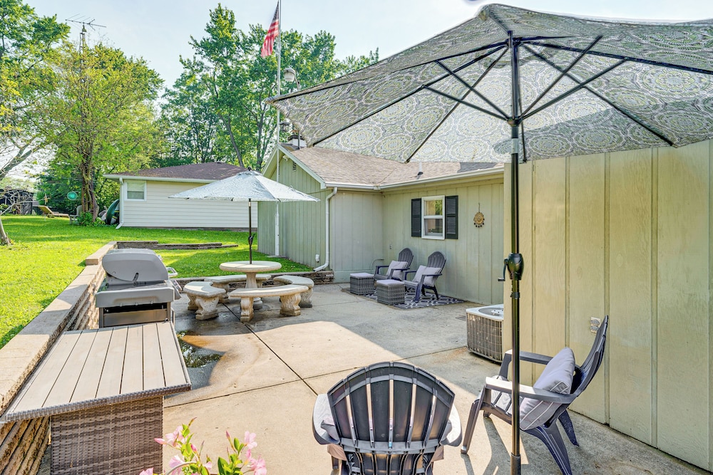 Powers Lake Gem: Peek-a-boo Views & Beach Access