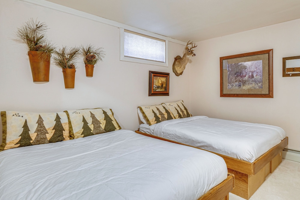 Steps to Ski Shuttle: Breckenridge Home w/ Hot Tub
