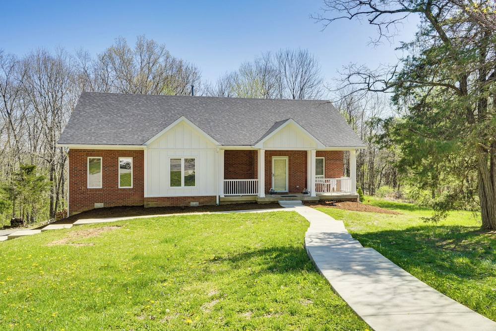 Hot Tub, Deck & Fire Pit: Chic Louisville Home!