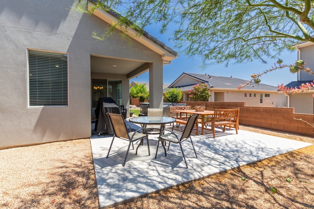 Above Parr - Pet Friendly! 5 Bedroom Home