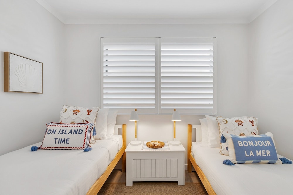 3-bed Haven With Balcony and Bbq, 5-min to Beach