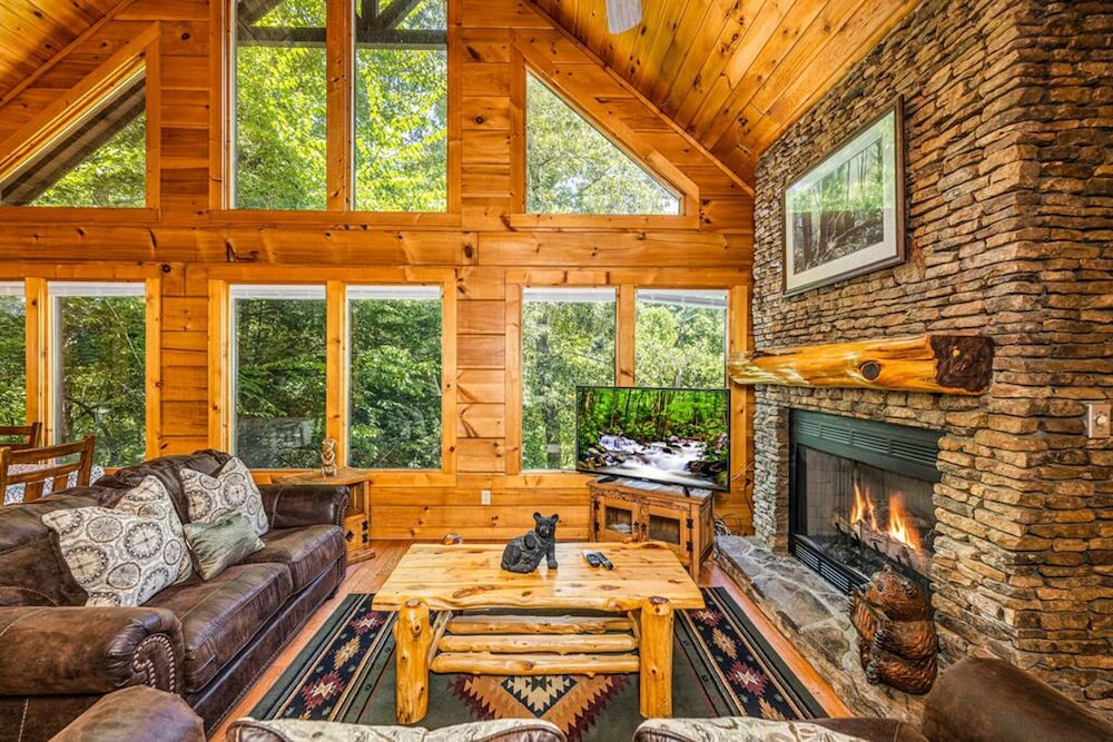 Secluded 3BR Cabin w Hot Tub Dog Friendly Sleeps12