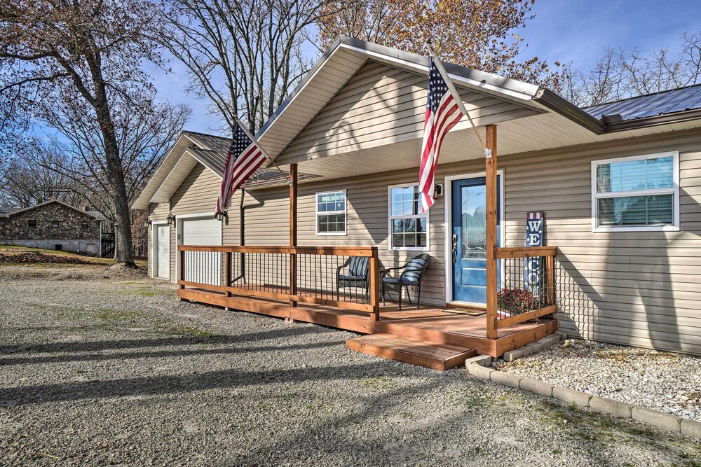 Table Rock Lake Home - Fire Pit & Lake Views! view 5