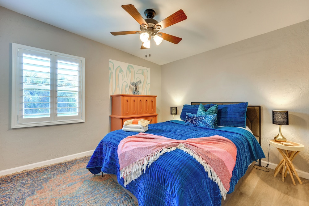 5 Blocks to Jax Beach: Getaway w/ Patio & Yard!