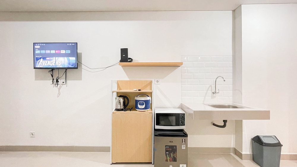 Simple Look Studio (No Kitchen) Near Unhas Bandaraya - Tallasa City Makassar Apartment