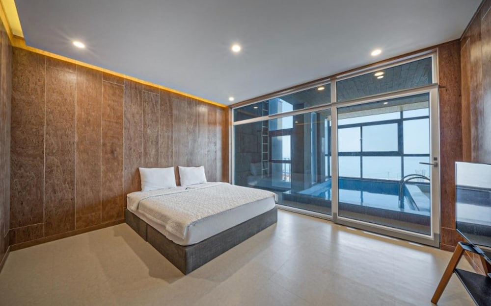 Pohang Soyu Garden Pool Villa view 4