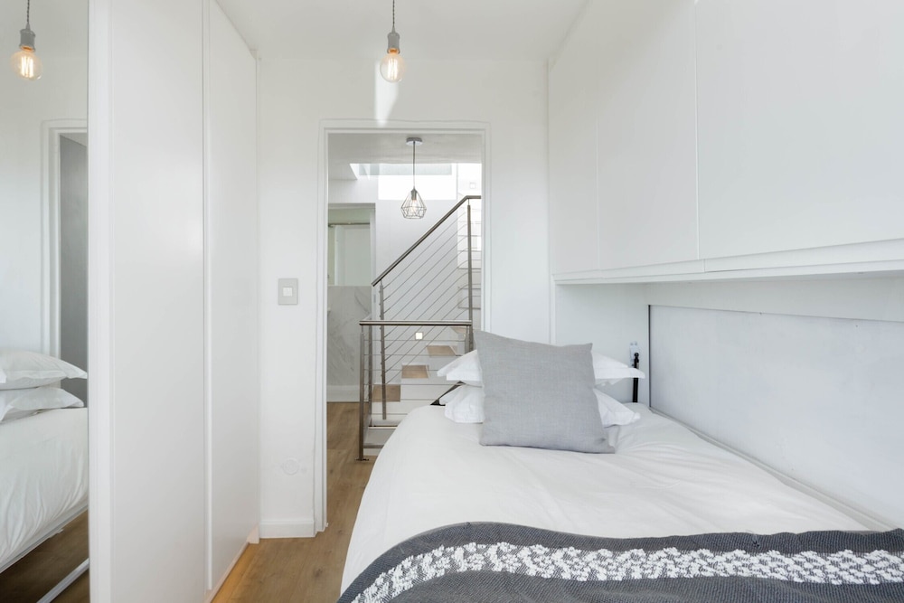 Modern, Chic Penthouse With Mountain, City Sea Views view 2