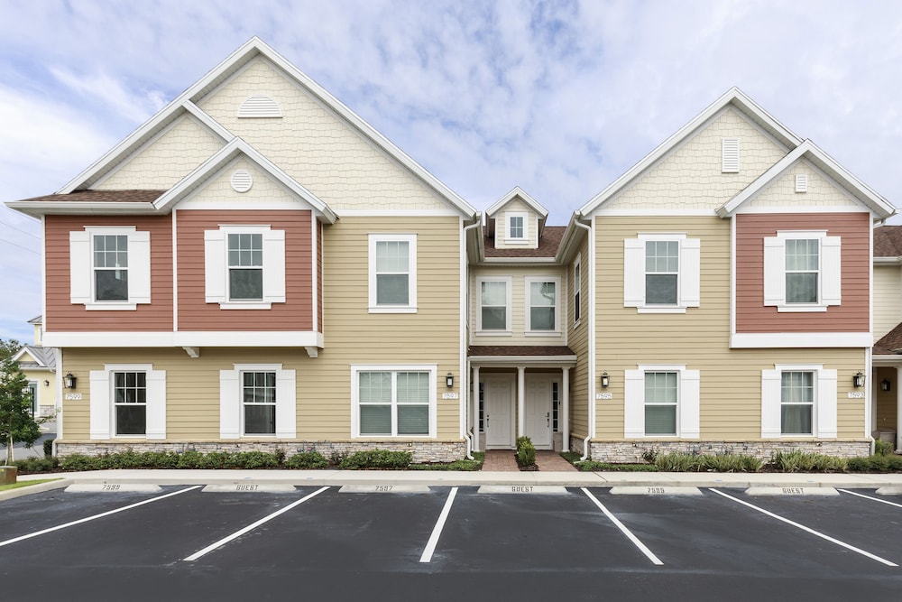 Summerville Vacation Homes by Columbia Management