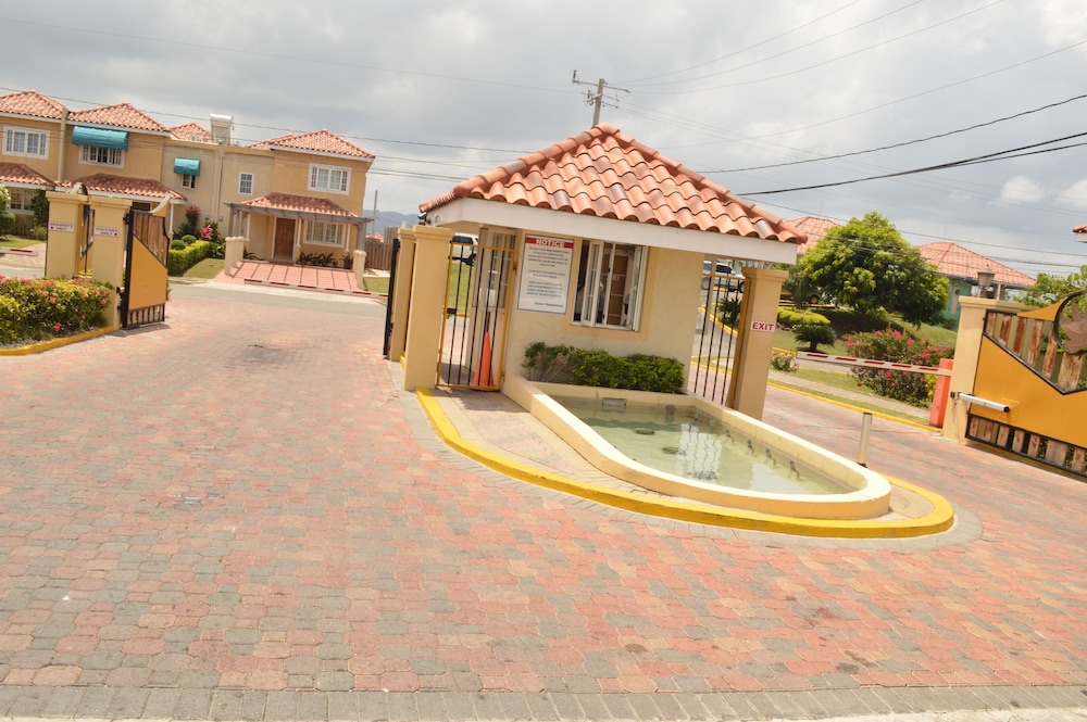 Country Club Mangowalk Townhouse