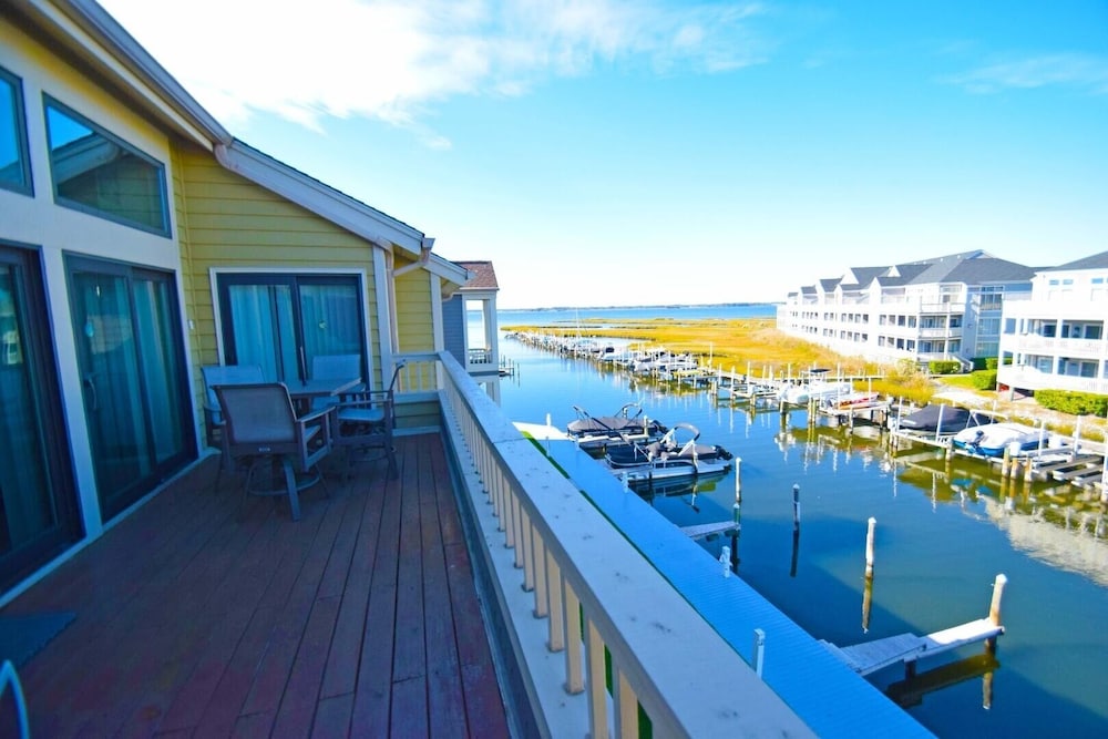 Seascape-heron Harbour 206-10 2 Bedroom Condo by RedAwning