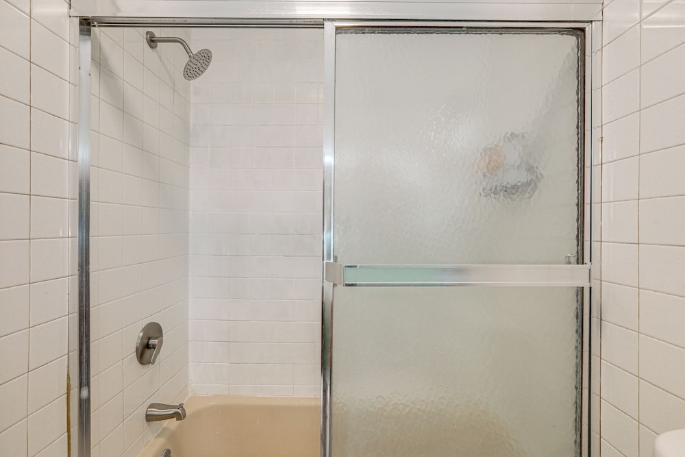 Updated Getaway w/ Sauna & Yard in Bloomsbury!