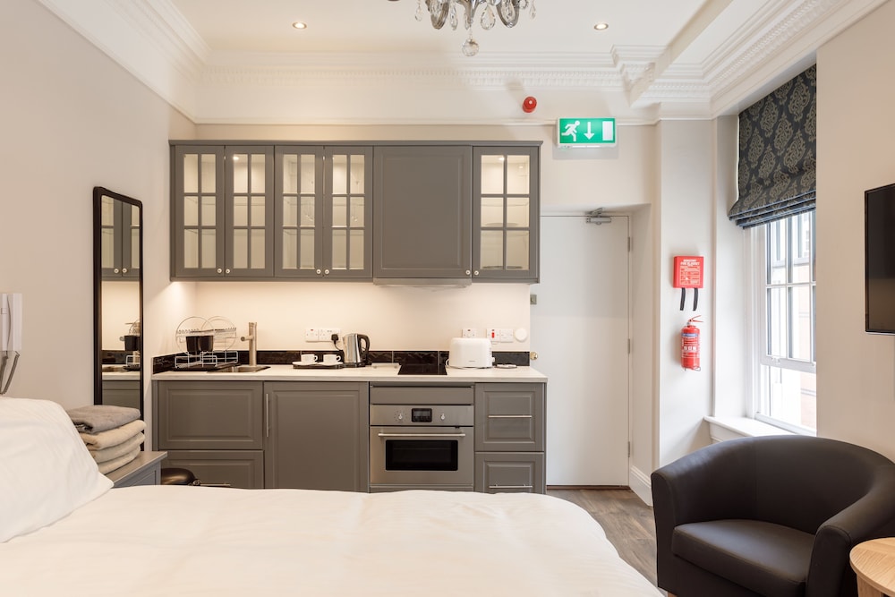 Molloy's Apartments