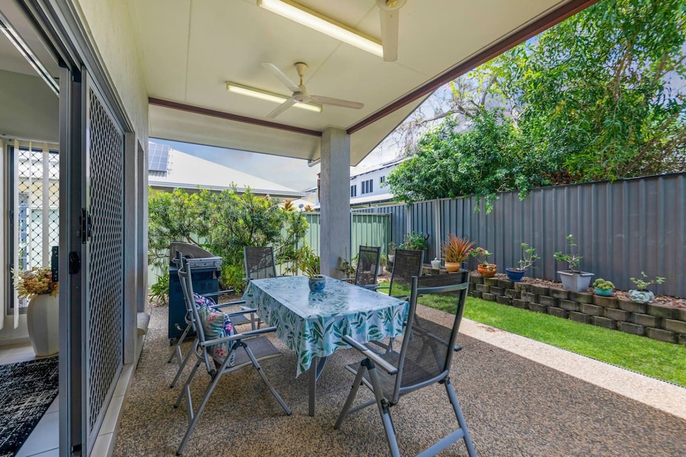 Zen Aqua Vista Workspace BBQ Private Lawn