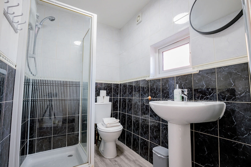 Host Stay Chestnut Residence