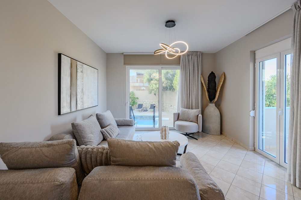 Foothills Tangerine Villa