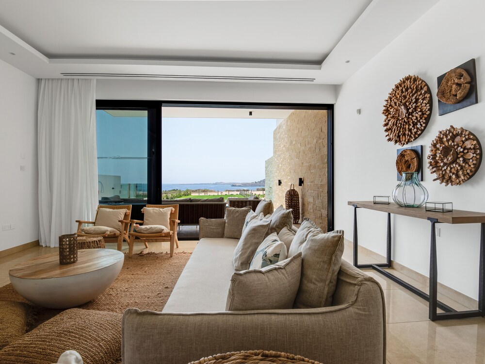 Sanders Konnos Bay Aphrodite - Exquisite 6-bedroom Villa On the Beach Front