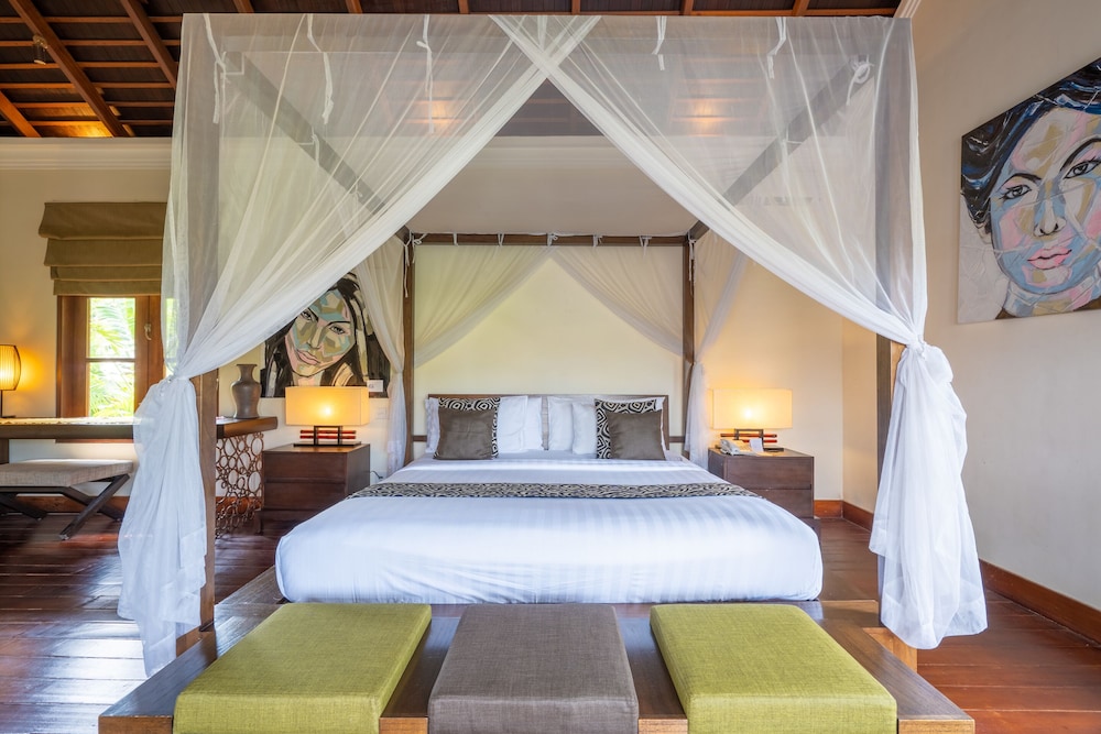Cliffront Tropical Villa Cantik