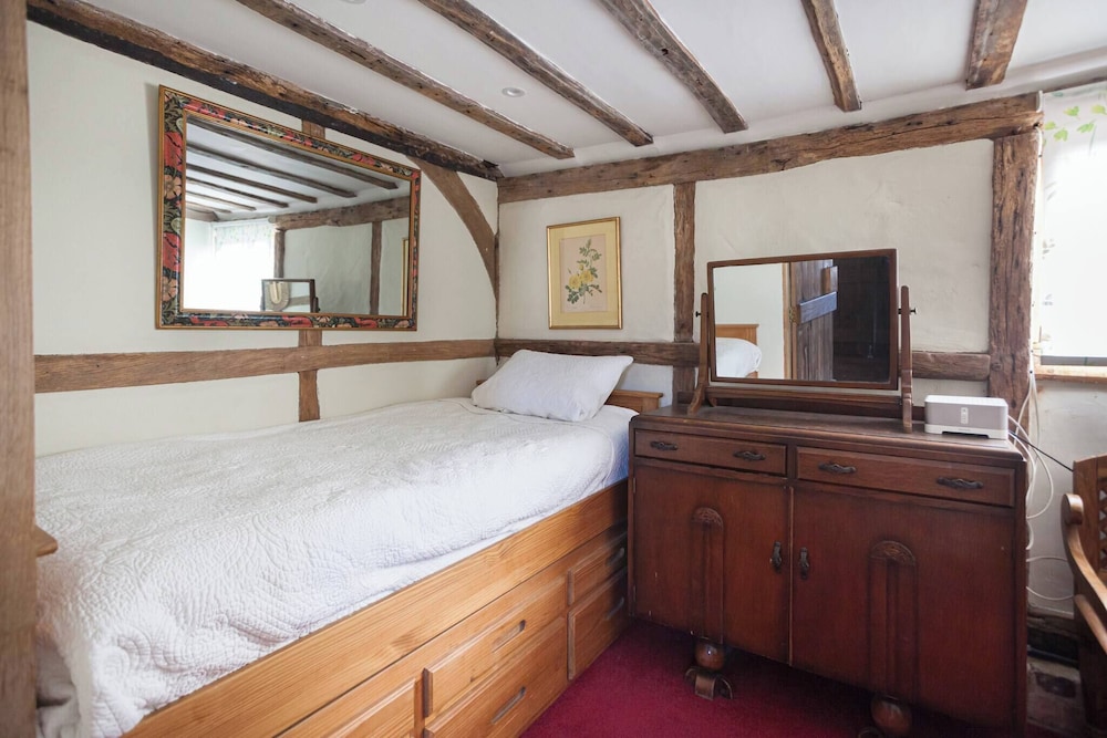 Lakeside Sussex Retreat