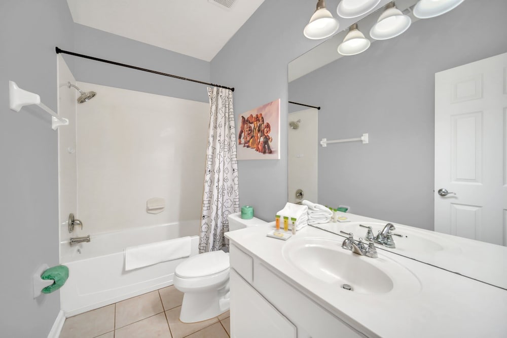 Spacious and Modern Townhome! Close to Attractions and Conventions Center! 3vc5014-10