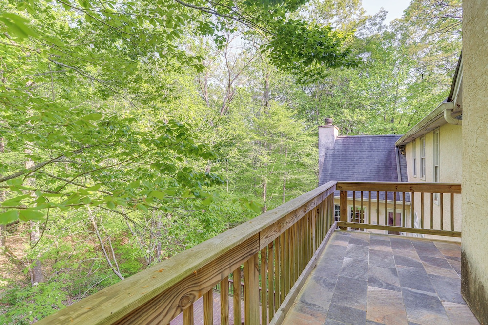 3 Mi to Roswell Riverwalk: Spacious Getaway!