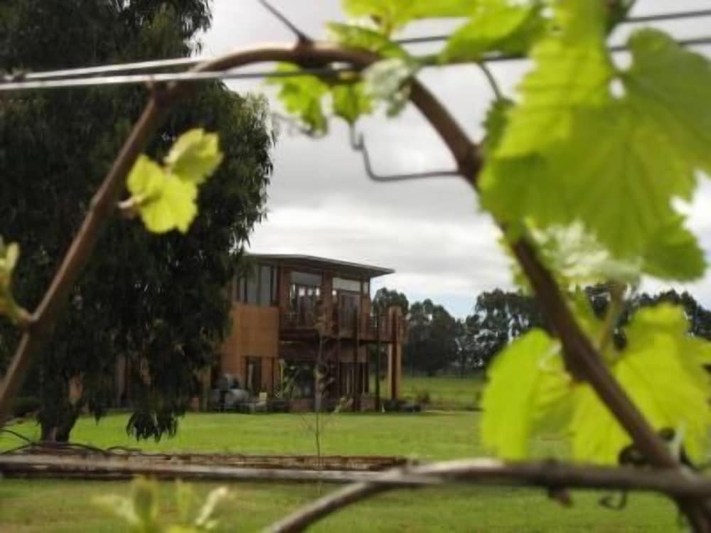 Hotel Bettenay Loft Spa Apartment & Lakeview Chalets - Image 1