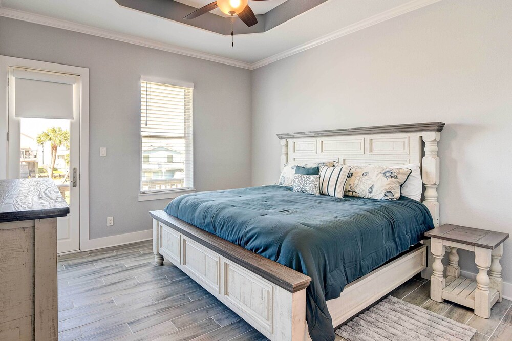 Private Dock & Patio: Waterfront Galveston Retreat view 3