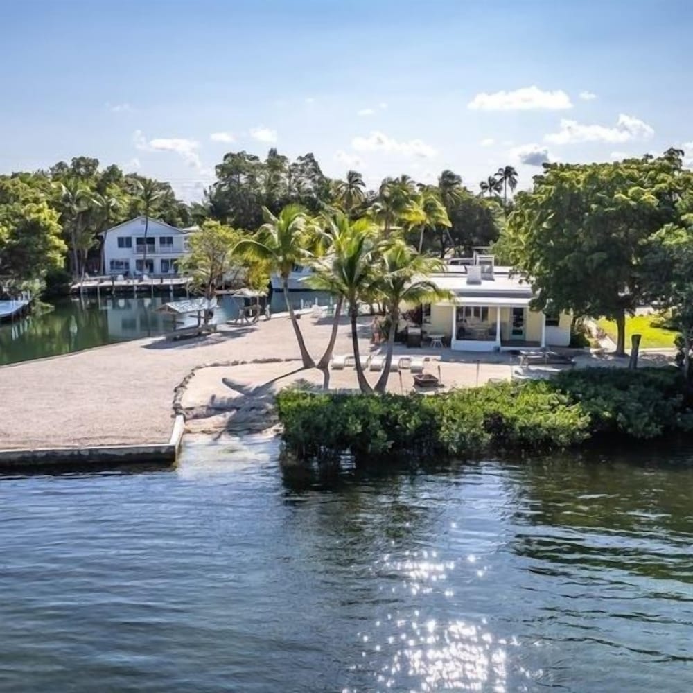 2 Houses Located On A Private Peninsula. 4 Bedroom Home by RedAwning view 3