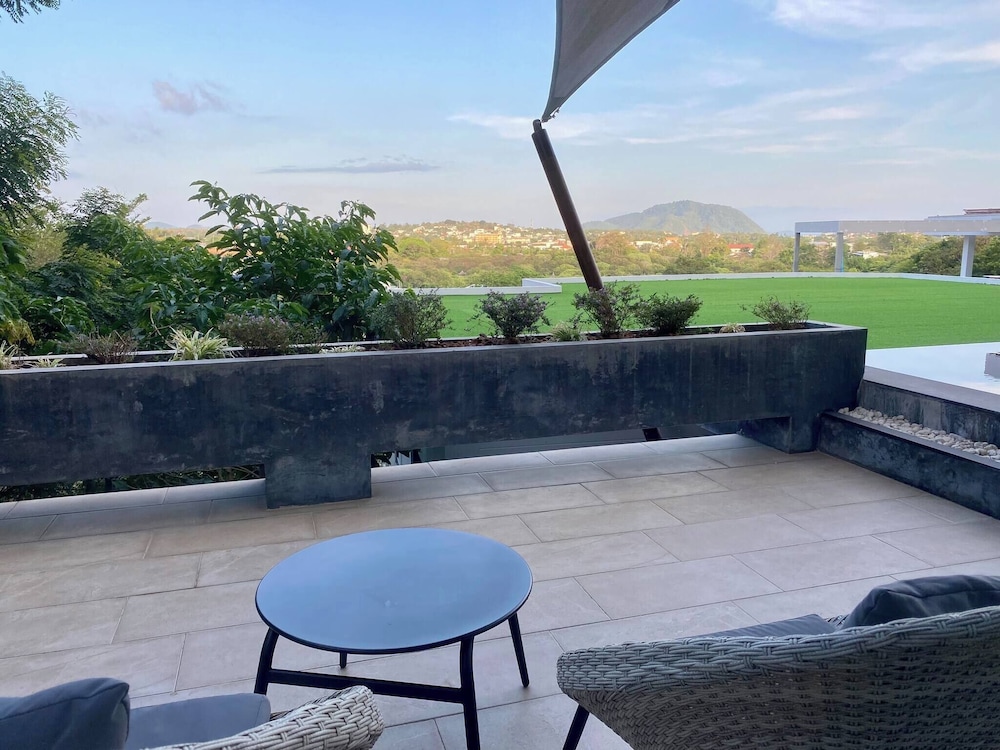Tropical Viewpoint With Private Pool - Lux Living