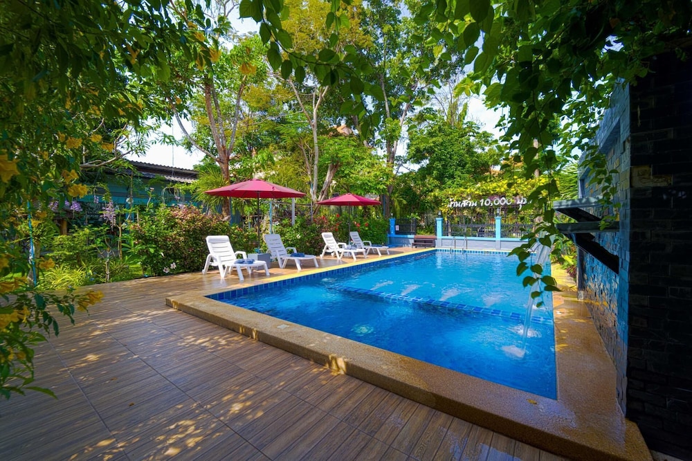Fantastic Resort Near Town Location BS88