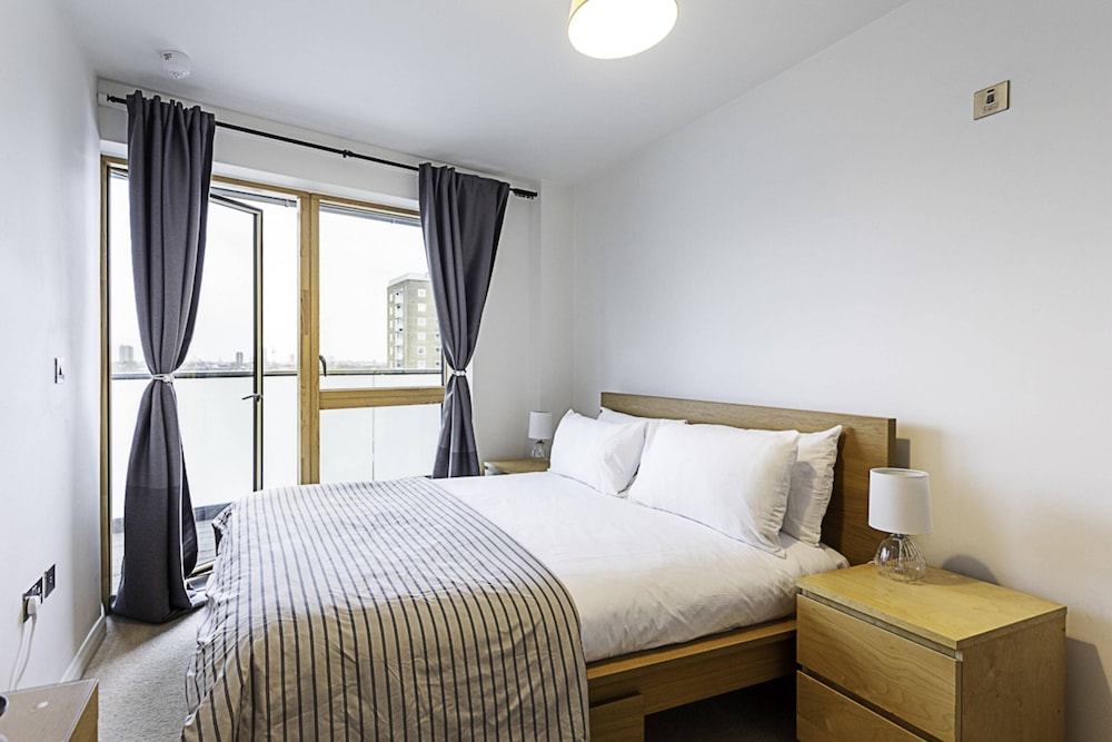 Trendy Queen's Park Apartment With Views Across London