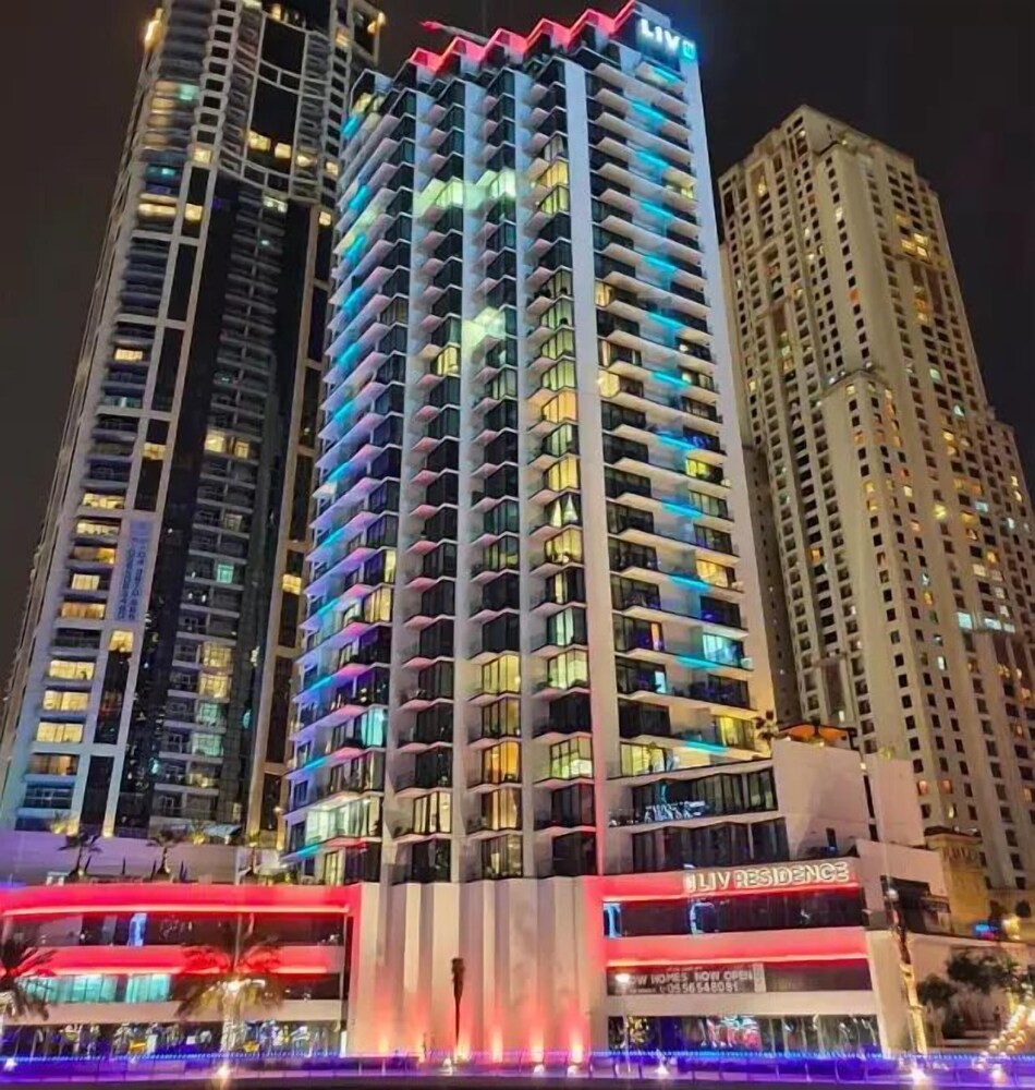 New apt in Dubai Marina with balcony