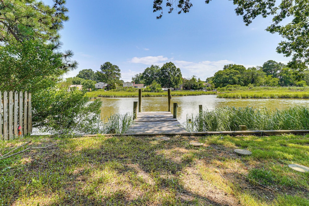 Riverfront Fun: Quiet Home Near Hampton Coastline