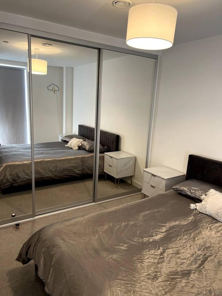 One Bedroom Luxury Flat in City Center view 5