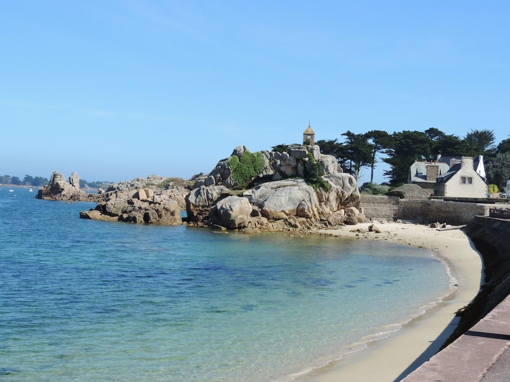 Holiday Flat With sea and Garden View, Just 400m From the Beach in Port-blanc