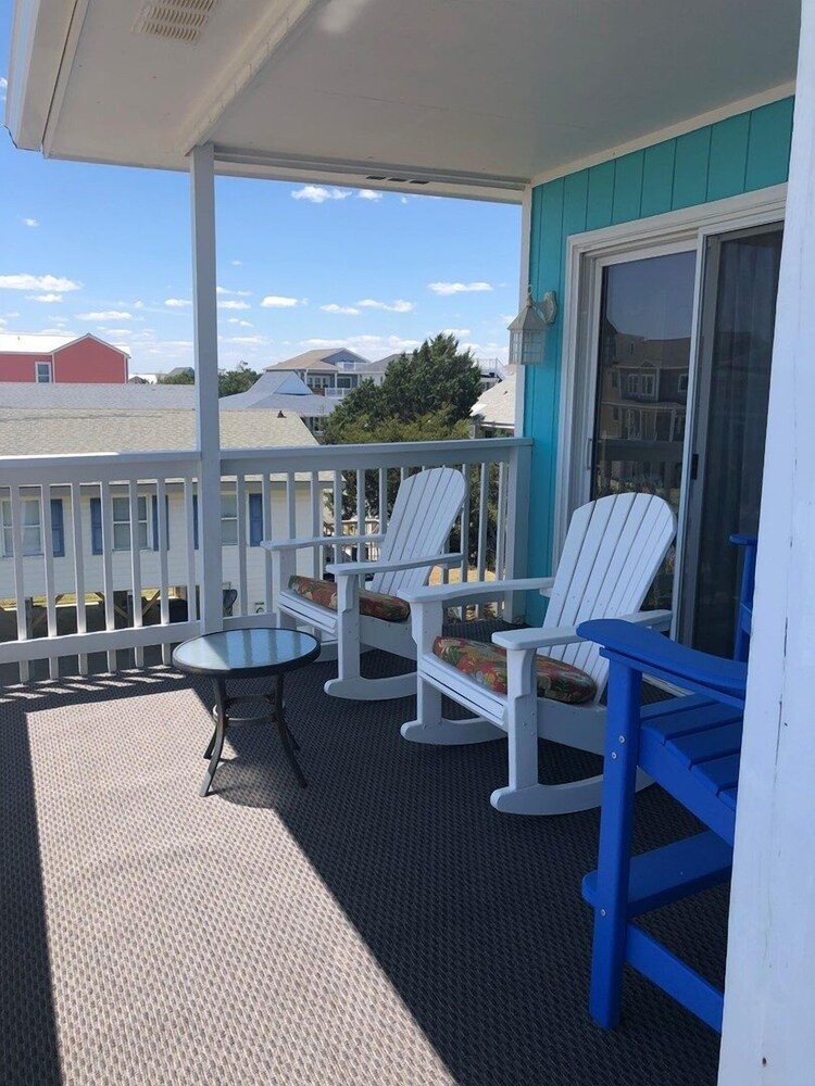 Drop Anchor - 1b 2 Bedroom Home by RedAwning