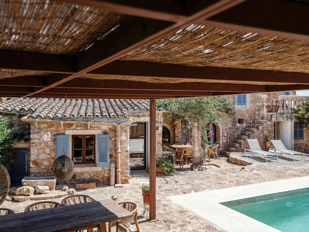 Holiday Home With Outdoor Jacuzzi